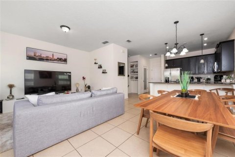 Townhouse in Kissimmee, Florida 3 bedrooms, 148.83 sq.m. № 2107092 - photo 5