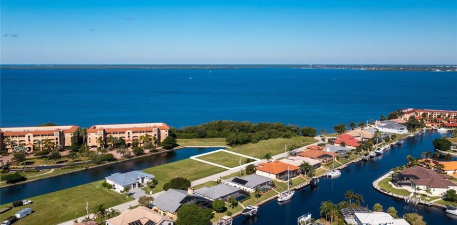 Land in Punta Gorda, Florida № 214614