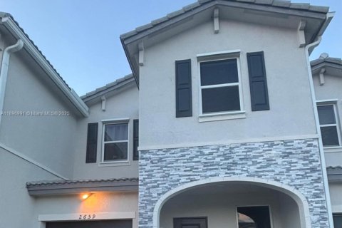 Adosado en venta en Homestead, Florida, 3 dormitorios, 157.47 m2 № 1948432 - foto 1