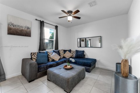 Adosado en venta en Homestead, Florida, 3 dormitorios, 157.47 m2 № 1948432 - foto 12