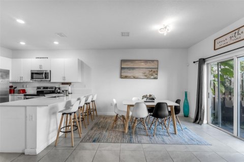 Adosado en venta en Homestead, Florida, 3 dormitorios, 157.47 m2 № 1948432 - foto 16