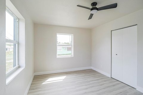 House in Vero Beach, Florida 2 bedrooms, 119.84 sq.m. № 2423547 - photo 23