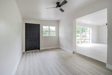 House in Vero Beach, Florida 2 bedrooms, 119.84 sq.m. № 2423547 - photo 6