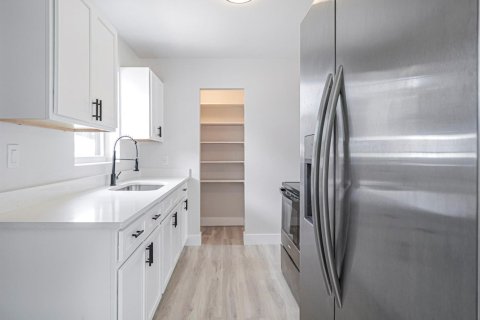 House in Vero Beach, Florida 2 bedrooms, 119.84 sq.m. № 2423547 - photo 15