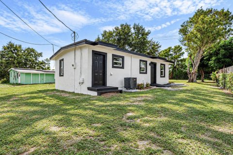 House in Vero Beach, Florida 2 bedrooms, 119.84 sq.m. № 2423547 - photo 27