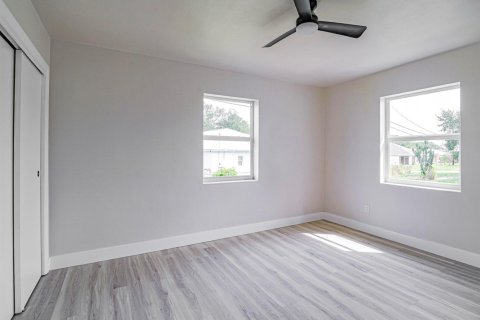 House in Vero Beach, Florida 2 bedrooms, 119.84 sq.m. № 2423547 - photo 21