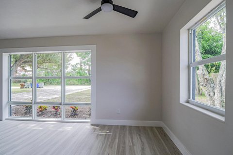 House in Vero Beach, Florida 2 bedrooms, 119.84 sq.m. № 2423547 - photo 20
