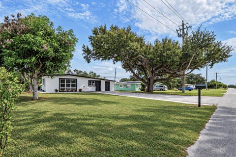House in Vero Beach, Florida 2 bedrooms, 119.84 sq.m. № 2423547 - photo 3