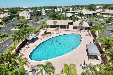 Condo in Tamarac, Florida, 2 bedrooms  № 1868678 - photo 6