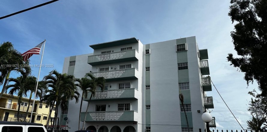 Condo in Miami, Florida, 1 bedroom  № 1946201