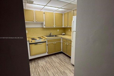 Condo in Miami, Florida, 1 bedroom  № 1946201 - photo 9