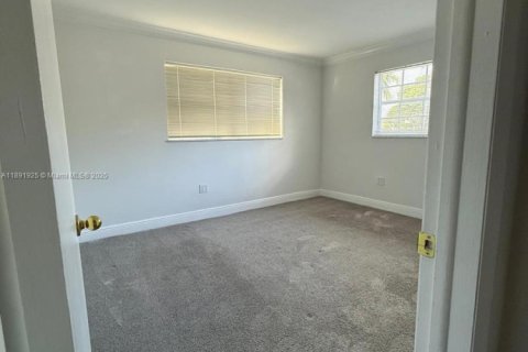 Condo in Miami, Florida, 1 bedroom  № 1946201 - photo 11