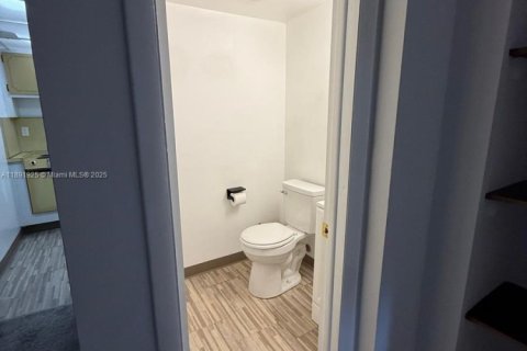 Condo in Miami, Florida, 1 bedroom  № 1946201 - photo 7