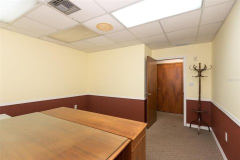 Commercial property in New Smyrna Beach, Florida 561.32 sq.m. № 2204020 - photo 19