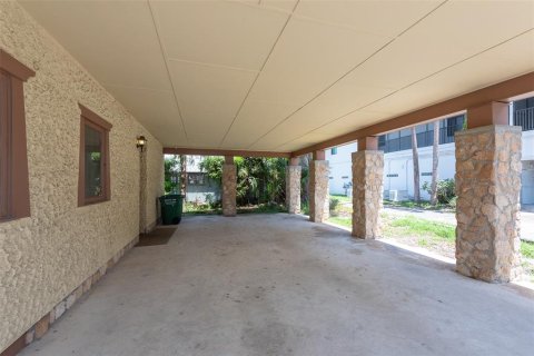 Commercial property in New Smyrna Beach, Florida 561.32 sq.m. № 2204020 - photo 3