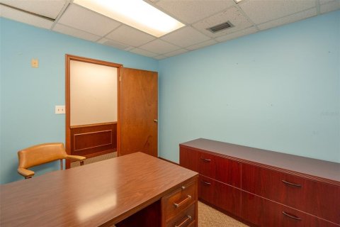Commercial property in New Smyrna Beach, Florida 561.32 sq.m. № 2204020 - photo 22