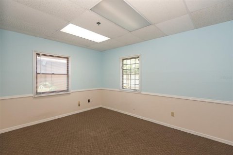 Commercial property in New Smyrna Beach, Florida 561.32 sq.m. № 2204020 - photo 30