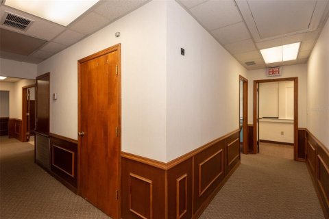 Commercial property in New Smyrna Beach, Florida 561.32 sq.m. № 2204020 - photo 20