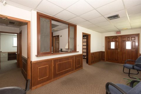 Commercial property in New Smyrna Beach, Florida 561.32 sq.m. № 2204020 - photo 10