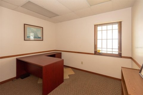 Commercial property in New Smyrna Beach, Florida 561.32 sq.m. № 2204020 - photo 28