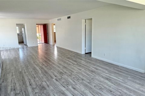 Купить кондоминиум в Майами, Флорида 2 спальни, 103.68м2, № 2153897 - фото 15
