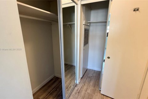 Купить кондоминиум в Майами, Флорида 2 спальни, 103.68м2, № 2153897 - фото 24