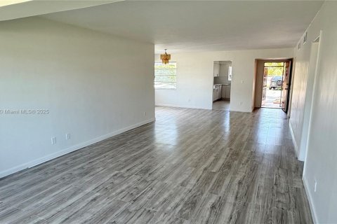 Купить кондоминиум в Майами, Флорида 2 спальни, 103.68м2, № 2153897 - фото 16