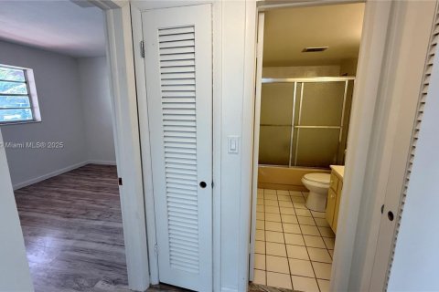 Купить кондоминиум в Майами, Флорида 2 спальни, 103.68м2, № 2153897 - фото 30