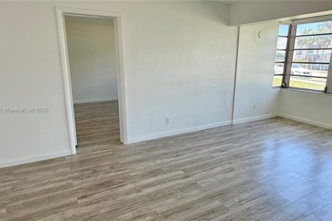 Купить кондоминиум в Майами, Флорида 2 спальни, 103.68м2, № 2153897 - фото 18