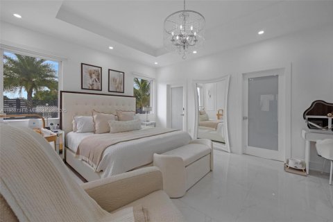 Casa en alquiler en Miami, Florida, 4 dormitorios, 246.66 m2 № 1951993 - foto 9