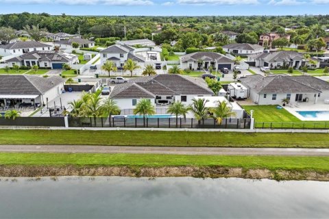 Casa en alquiler en Miami, Florida, 4 dormitorios, 246.66 m2 № 1951993 - foto 4