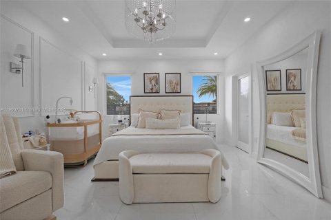 Casa en alquiler en Miami, Florida, 4 dormitorios, 246.66 m2 № 1951993 - foto 8