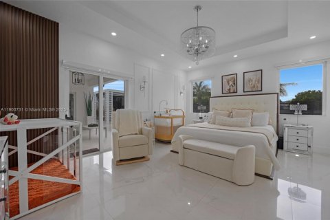 Casa en alquiler en Miami, Florida, 4 dormitorios, 246.66 m2 № 1951993 - foto 7