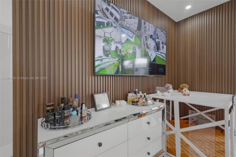 Casa en alquiler en Miami, Florida, 4 dormitorios, 246.66 m2 № 1951993 - foto 27
