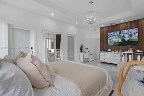 Casa en alquiler en Miami, Florida, 4 dormitorios, 246.66 m2 № 1951993 - foto 10