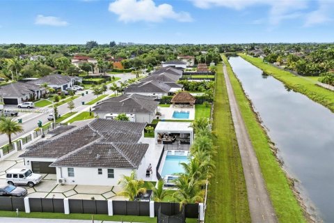 Casa en alquiler en Miami, Florida, 4 dormitorios, 246.66 m2 № 1951993 - foto 3