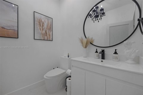 Casa en alquiler en Miami, Florida, 4 dormitorios, 246.66 m2 № 1951993 - foto 22