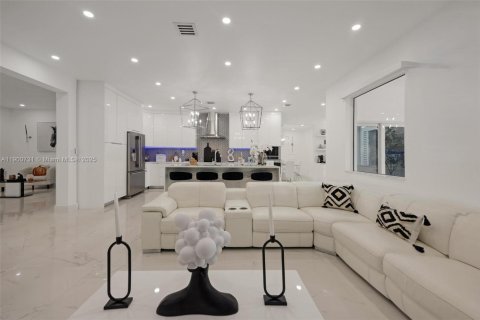 Casa en alquiler en Miami, Florida, 4 dormitorios, 246.66 m2 № 1951993 - foto 29