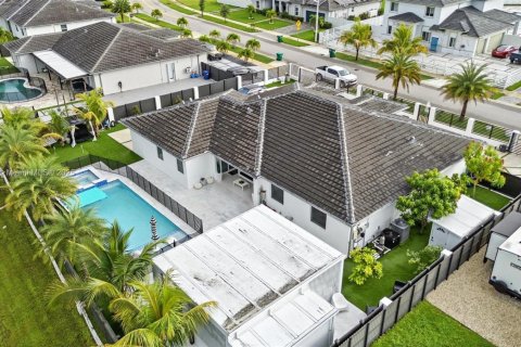 Casa en alquiler en Miami, Florida, 4 dormitorios, 246.66 m2 № 1951993 - foto 5