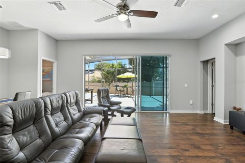 House in Winter Garden, Florida 4 bedrooms, 197.42 sq.m. № 2122318 - photo 12