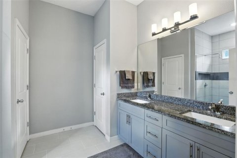 House in Winter Garden, Florida 4 bedrooms, 197.42 sq.m. № 2122318 - photo 20