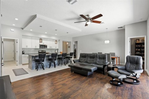 House in Winter Garden, Florida 4 bedrooms, 197.42 sq.m. № 2122318 - photo 13