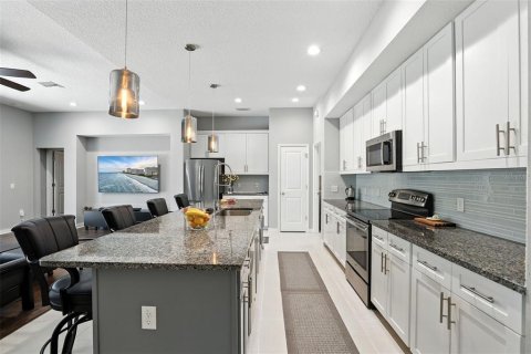 House in Winter Garden, Florida 4 bedrooms, 197.42 sq.m. № 2122318 - photo 7