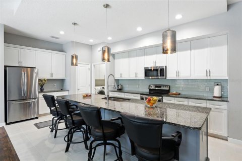House in Winter Garden, Florida 4 bedrooms, 197.42 sq.m. № 2122318 - photo 8