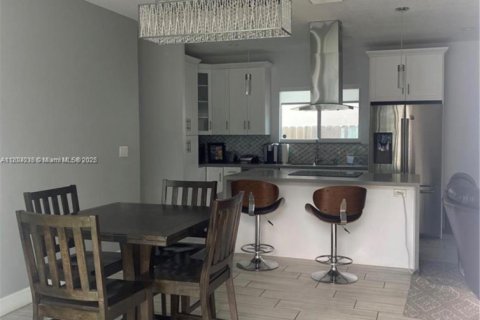 Снять в аренду виллу или дом в Майами, Флорида 3 спальни, 145.67м2, № 1946070 - фото 2