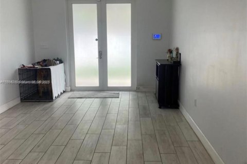 Снять в аренду виллу или дом в Майами, Флорида 3 спальни, 145.67м2, № 1946070 - фото 4