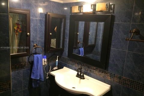 Condominio en alquiler en Hallandale Beach, Florida, 2 dormitorios, 111.48 m2 № 2054211 - foto 13