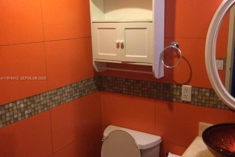 Condominio en alquiler en Hallandale Beach, Florida, 2 dormitorios, 111.48 m2 № 2054211 - foto 11