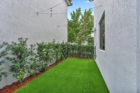 Casa en venta en Doral, Florida, 4 dormitorios, 265.98 m2 № 2048977 - foto 24