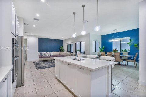 Casa en venta en Doral, Florida, 4 dormitorios, 265.98 m2 № 2048977 - foto 7